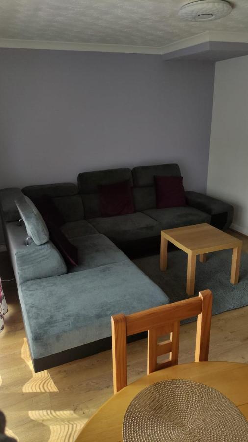 3 Bed House In Walsall, Perfect For Contractors & Leisure & Free Parking Exterior foto